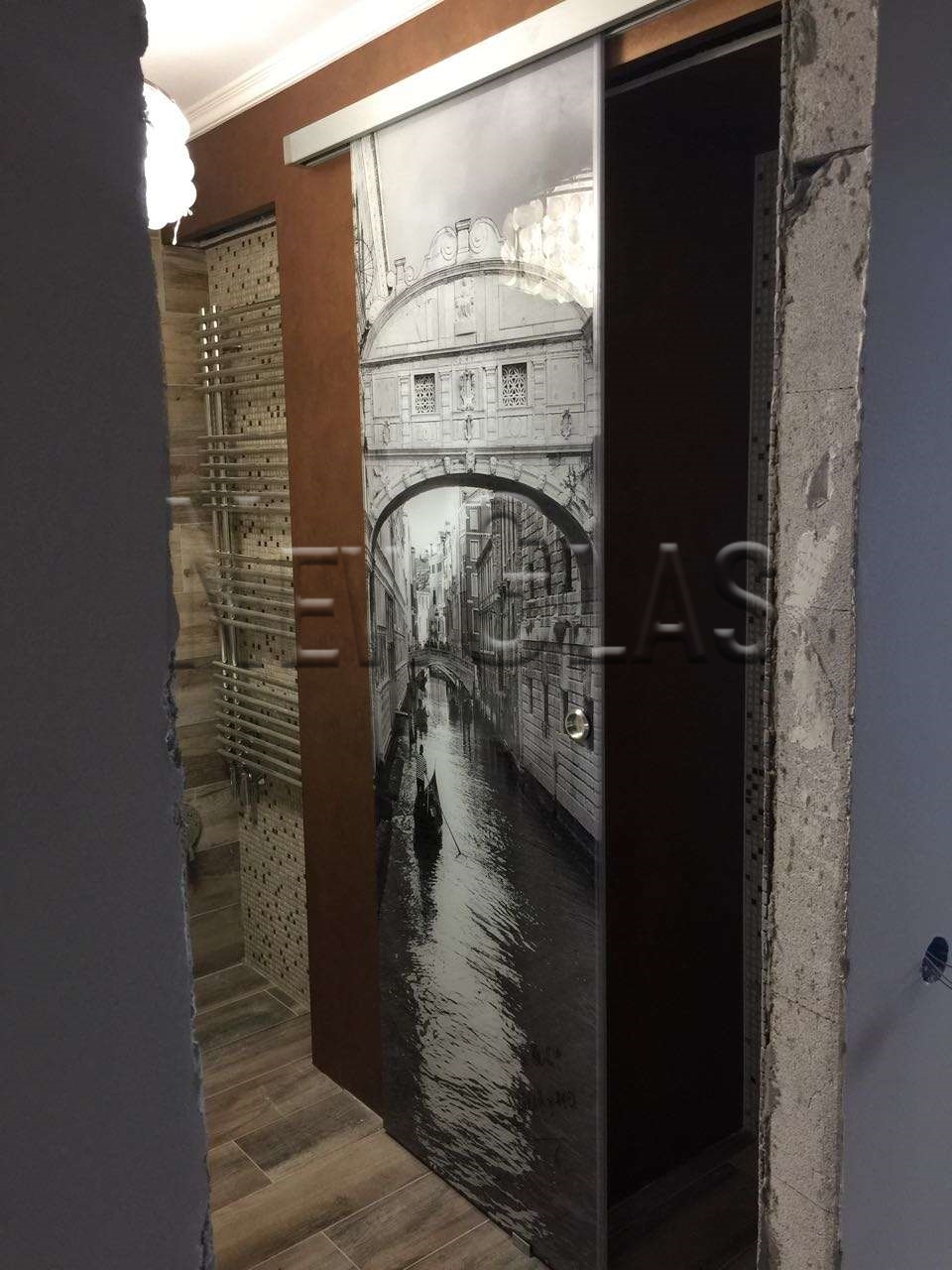 раздвижная стеклянная дверь для ванной комнаты